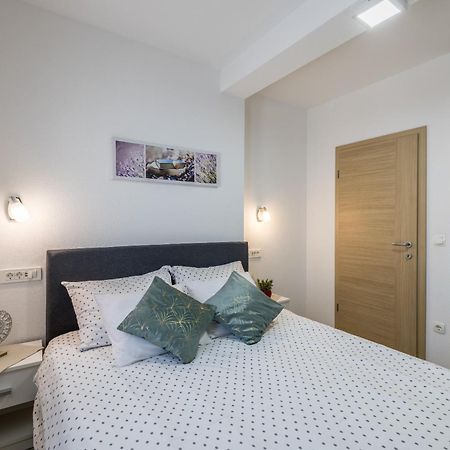 Apart Sa Terasom 250M Od Plaze,Parking,Wi Fi,Rostilj Trogir Buitenkant foto