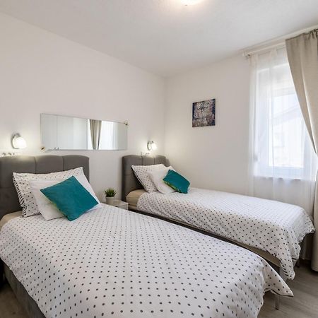 Apart Sa Terasom 250M Od Plaze,Parking,Wi Fi,Rostilj Trogir Buitenkant foto