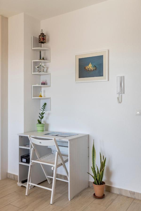 Apart Sa Terasom 250M Od Plaze,Parking,Wi Fi,Rostilj Trogir Buitenkant foto