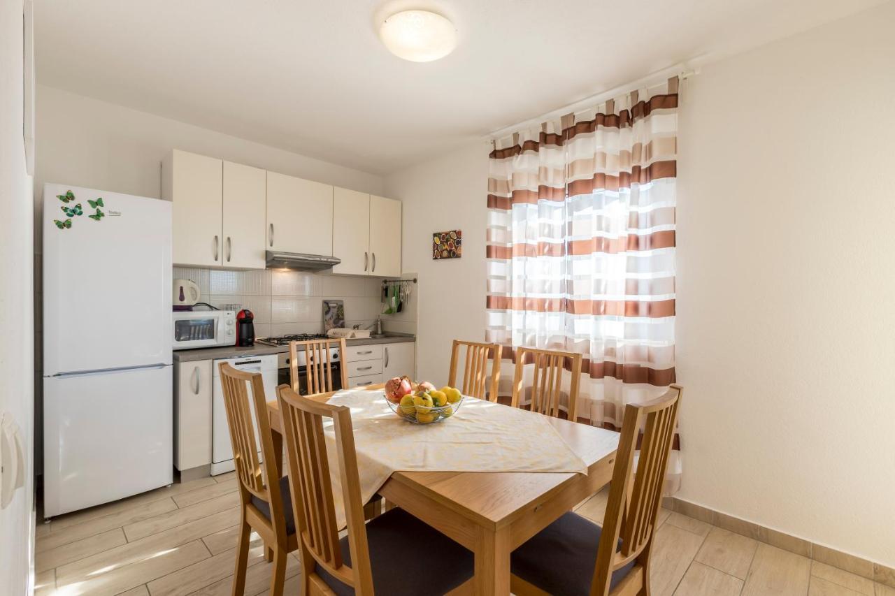 Apart Sa Terasom 250M Od Plaze,Parking,Wi Fi,Rostilj Trogir Buitenkant foto