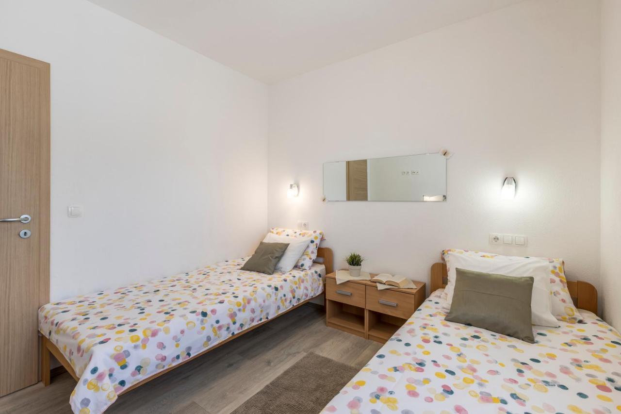 Apart Sa Terasom 250M Od Plaze,Parking,Wi Fi,Rostilj Trogir Buitenkant foto