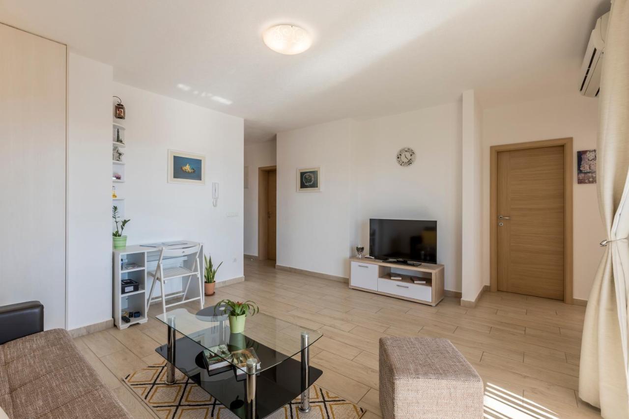 Apart Sa Terasom 250M Od Plaze,Parking,Wi Fi,Rostilj Trogir Buitenkant foto