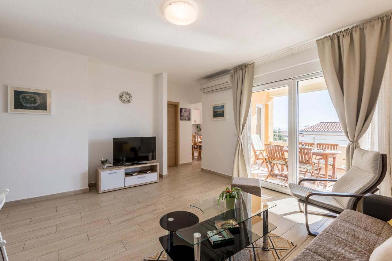 Apart Sa Terasom 250M Od Plaze,Parking,Wi Fi,Rostilj Trogir Buitenkant foto