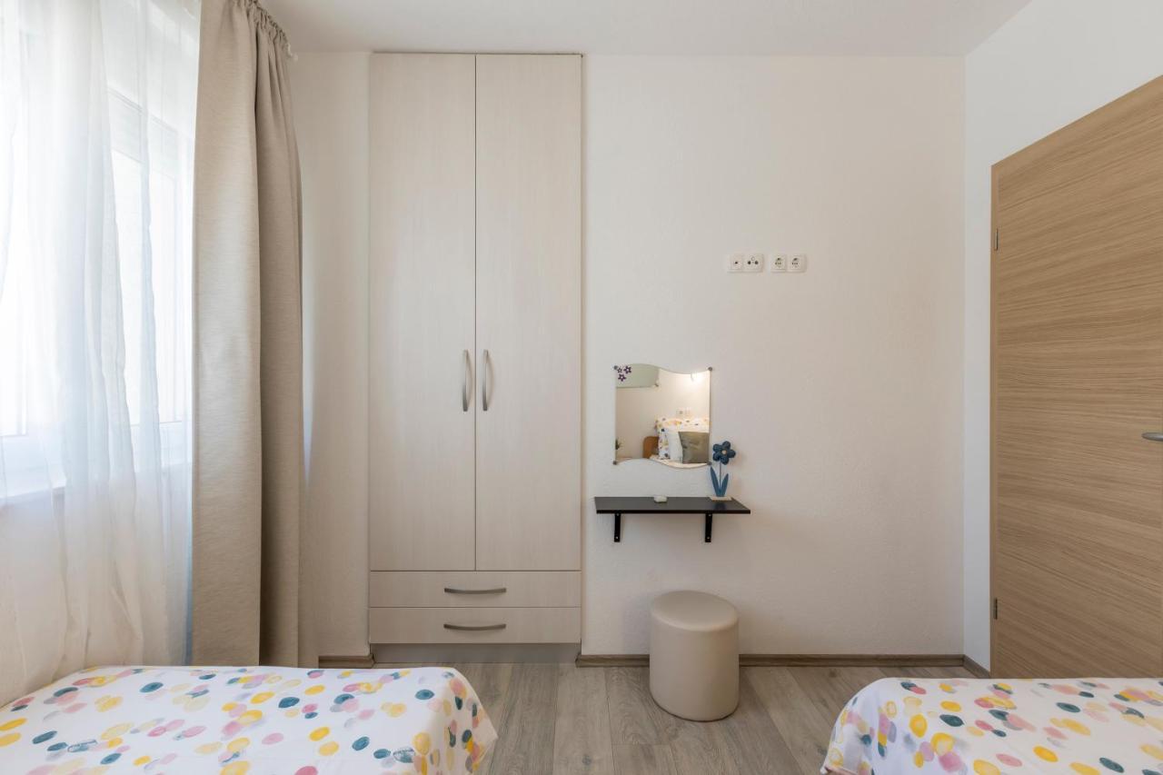Apart Sa Terasom 250M Od Plaze,Parking,Wi Fi,Rostilj Trogir Buitenkant foto