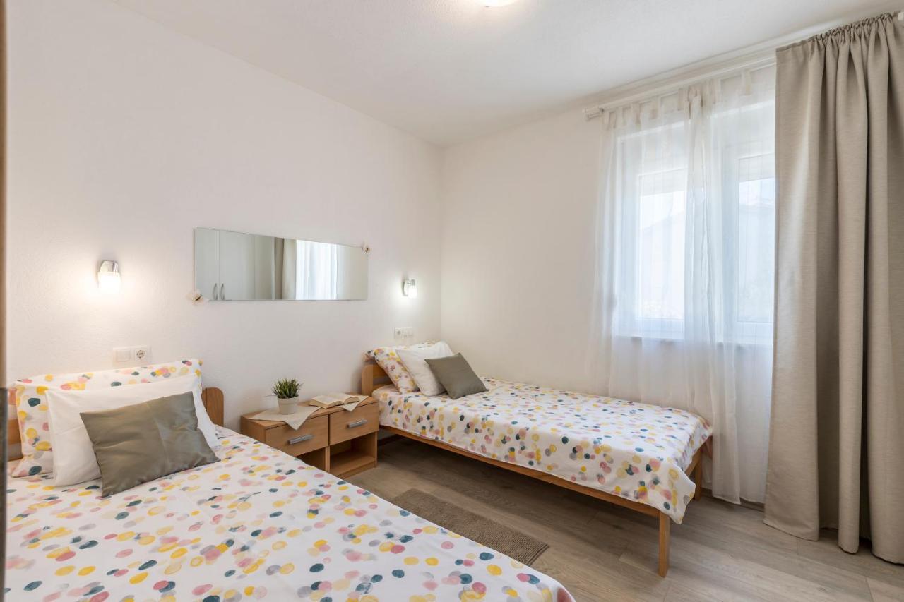 Apart Sa Terasom 250M Od Plaze,Parking,Wi Fi,Rostilj Trogir Buitenkant foto