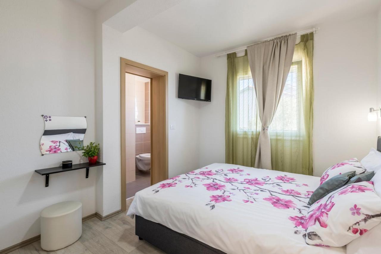 Apart Sa Terasom 250M Od Plaze,Parking,Wi Fi,Rostilj Trogir Buitenkant foto