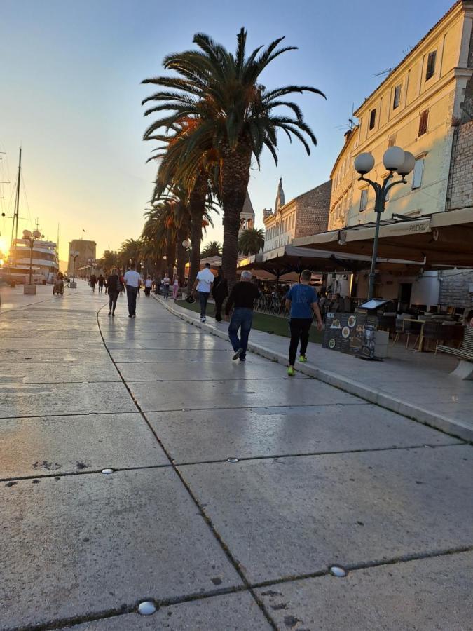 Apart Sa Terasom 250M Od Plaze,Parking,Wi Fi,Rostilj Trogir Buitenkant foto