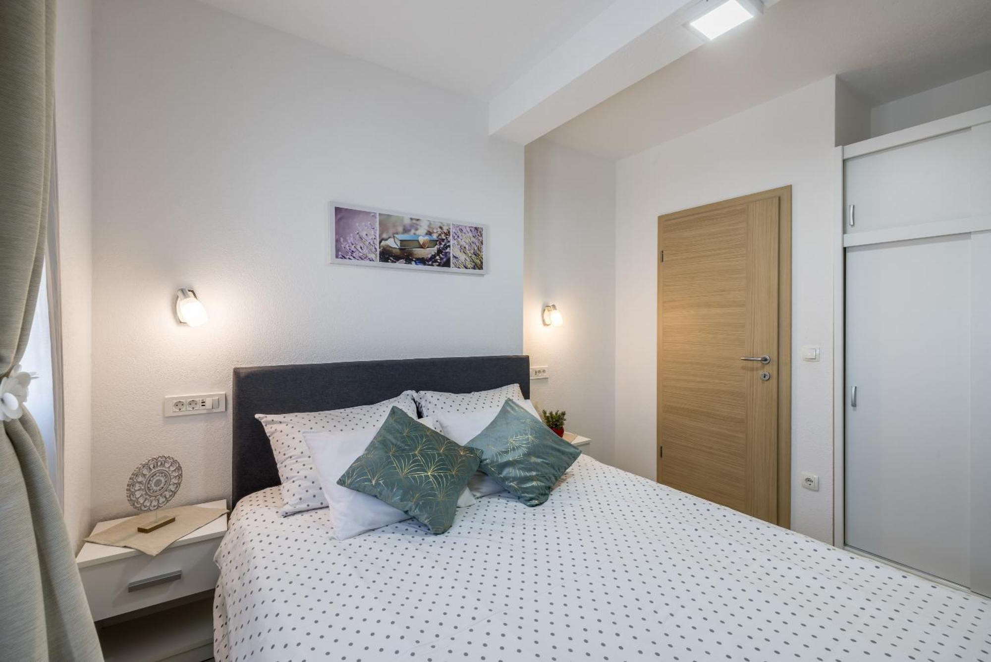 Apart Sa Terasom 250M Od Plaze,Parking,Wi Fi,Rostilj Trogir Buitenkant foto