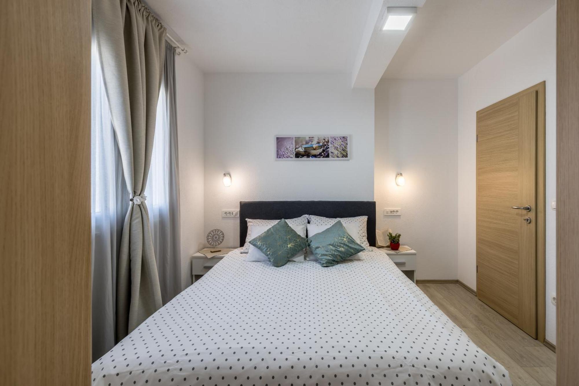 Apart Sa Terasom 250M Od Plaze,Parking,Wi Fi,Rostilj Trogir Buitenkant foto