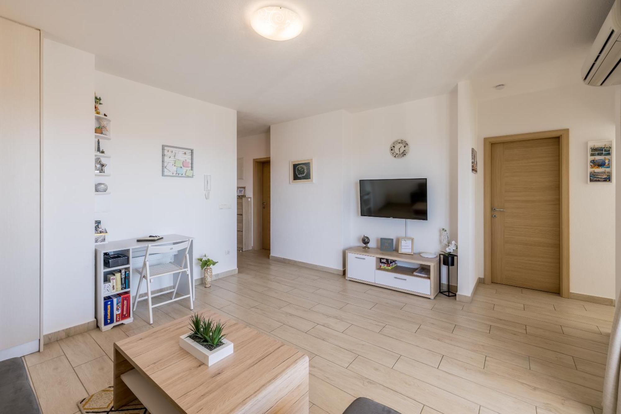 Apart Sa Terasom 250M Od Plaze,Parking,Wi Fi,Rostilj Trogir Buitenkant foto