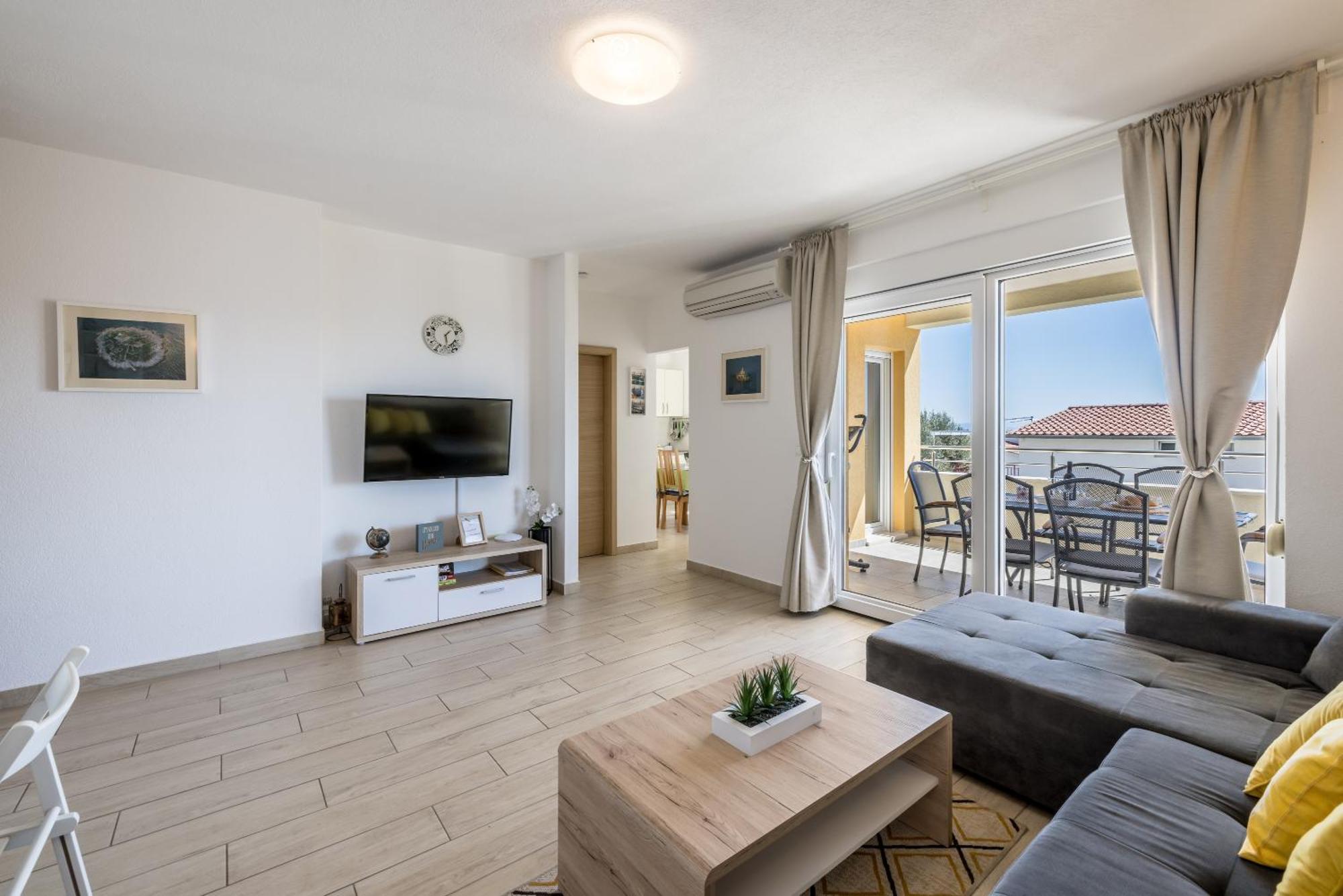 Apart Sa Terasom 250M Od Plaze,Parking,Wi Fi,Rostilj Trogir Buitenkant foto