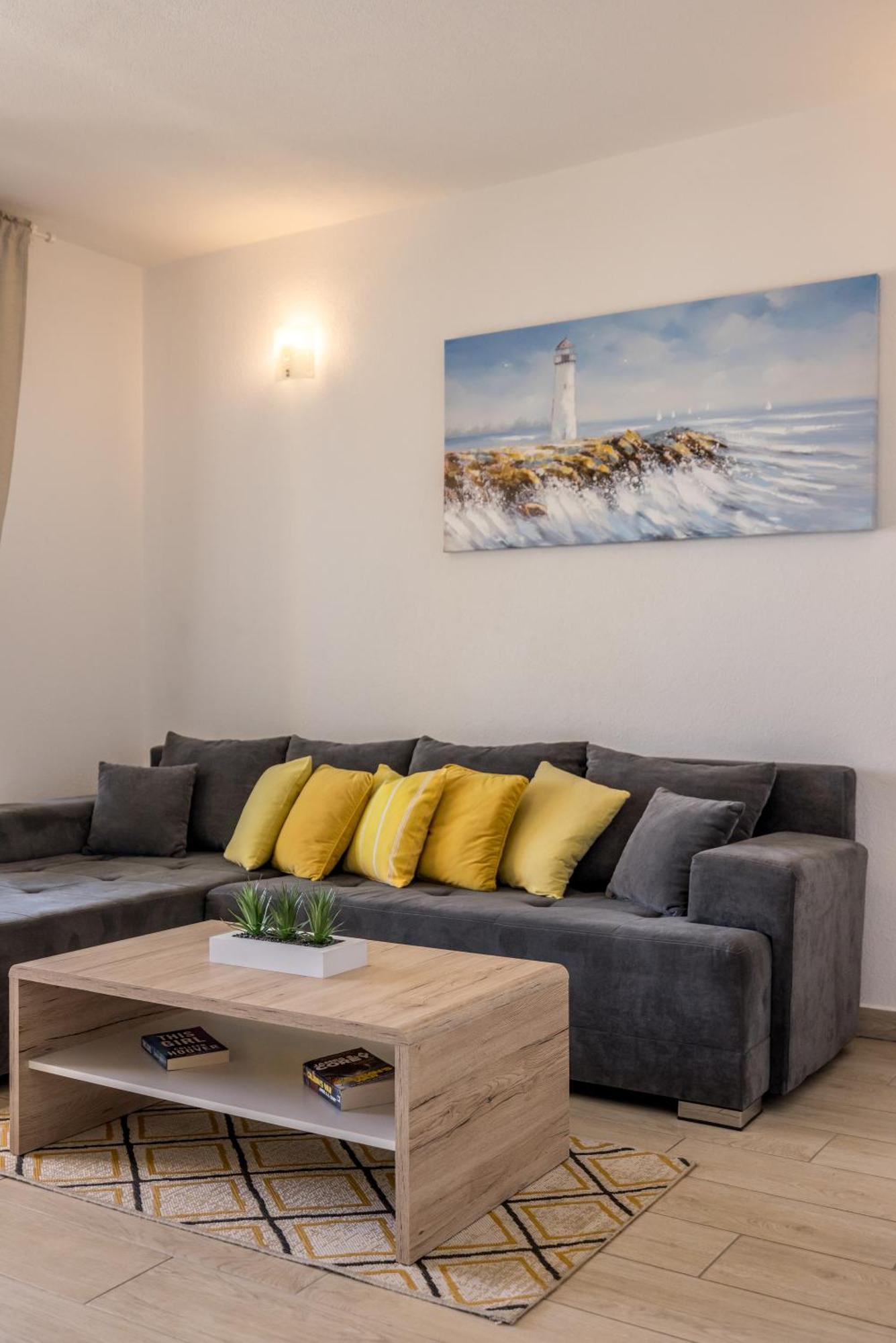 Apart Sa Terasom 250M Od Plaze,Parking,Wi Fi,Rostilj Trogir Buitenkant foto
