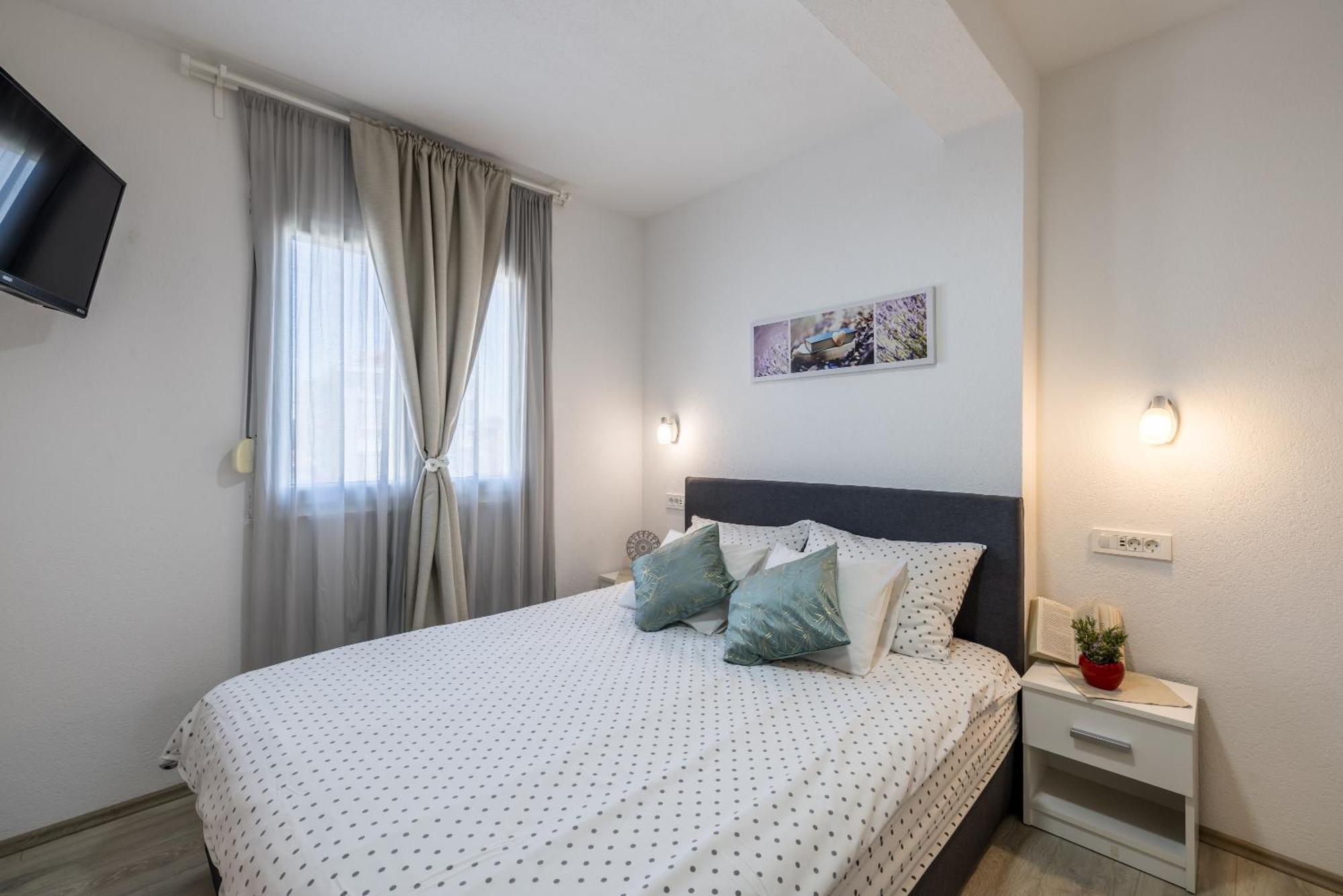 Apart Sa Terasom 250M Od Plaze,Parking,Wi Fi,Rostilj Trogir Buitenkant foto