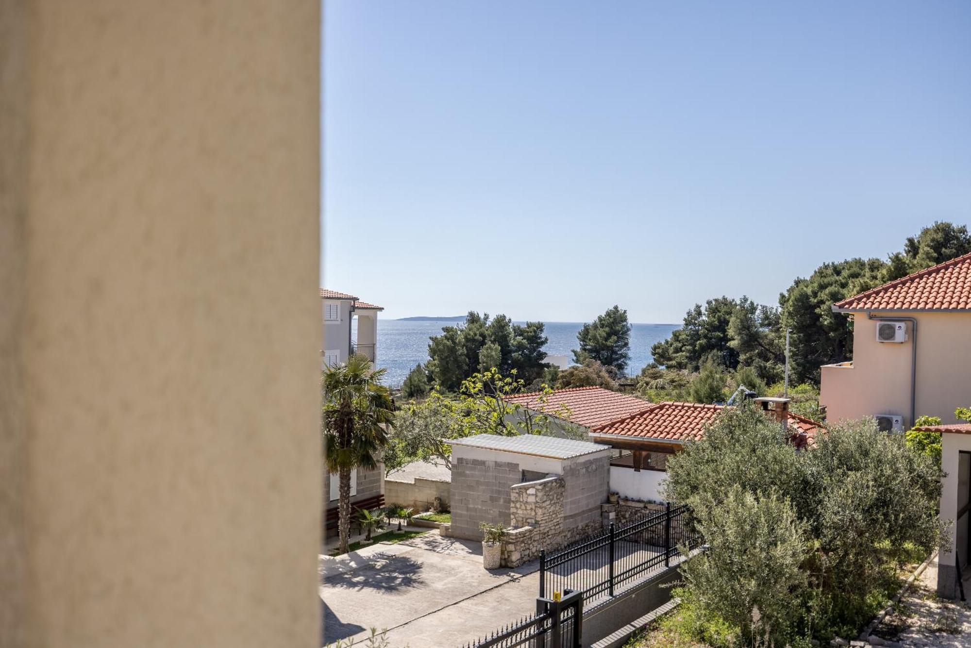 Apart Sa Terasom 250M Od Plaze,Parking,Wi Fi,Rostilj Trogir Buitenkant foto